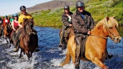Glacier-Guided-Horseback-Ride-Giveaway